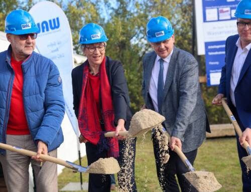 Ministerin Schneider beim Spatenstich für die Wasserversorgung der Zukunft